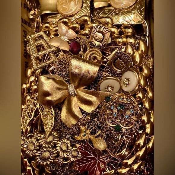 Jewelry - Premium Vintage Jewelry Lot~ 2 LBs Estate necklace earrings, rings, bracelet